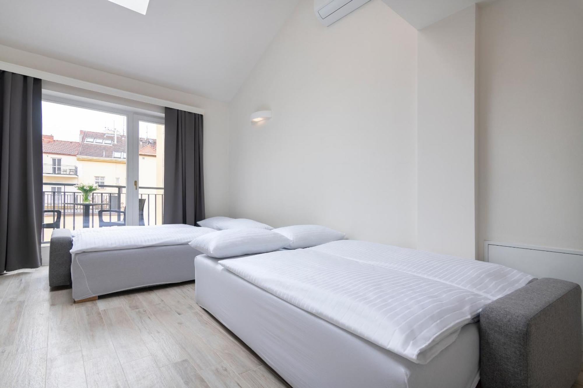 Kinsky Garden Apartments And Suites By Dwellfort Praga Cameră foto