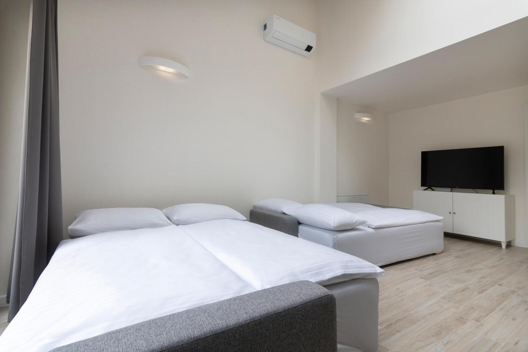 Kinsky Garden Apartments And Suites By Dwellfort Praga Cameră foto