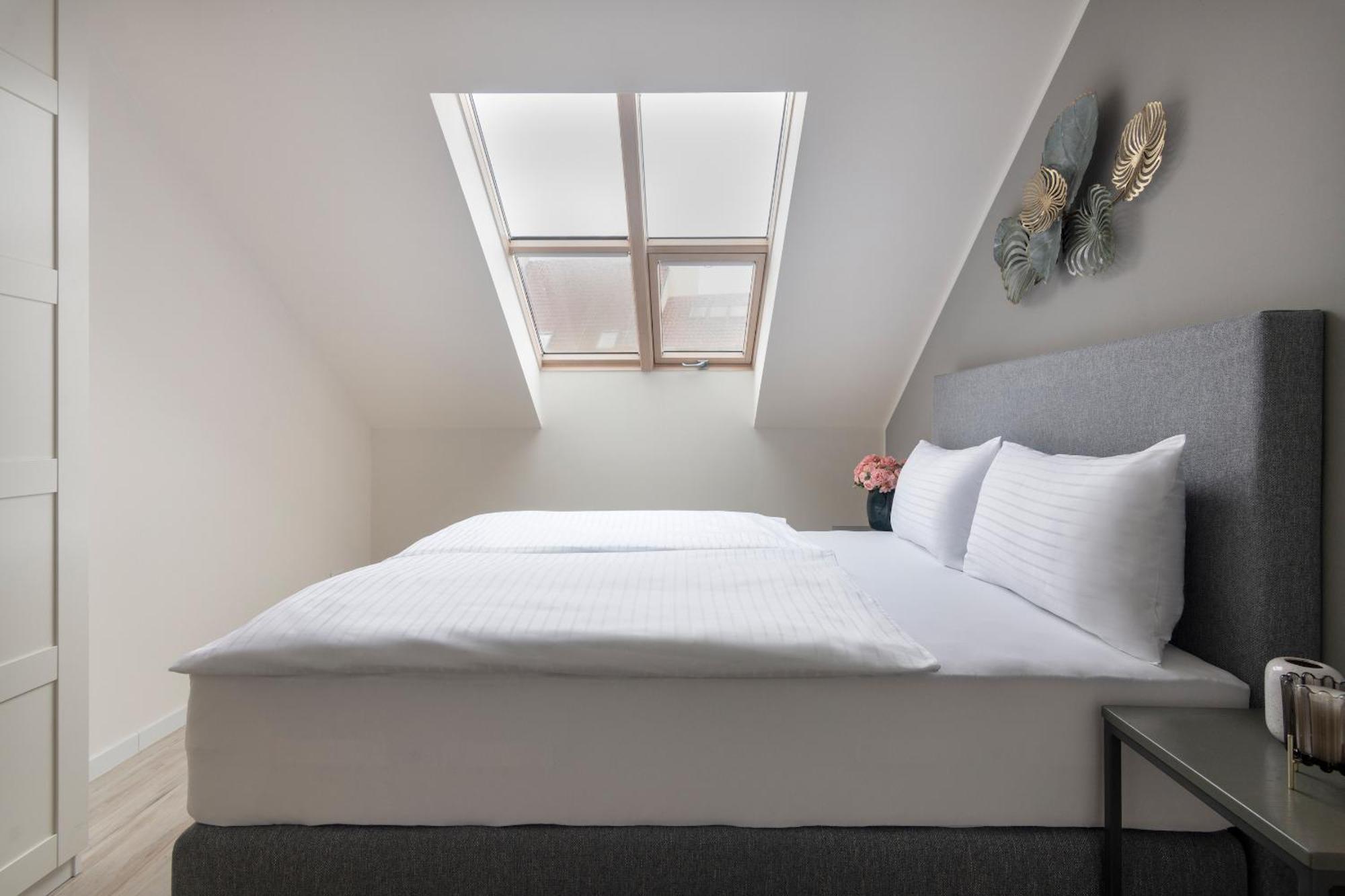 Kinsky Garden Apartments And Suites By Dwellfort Praga Cameră foto