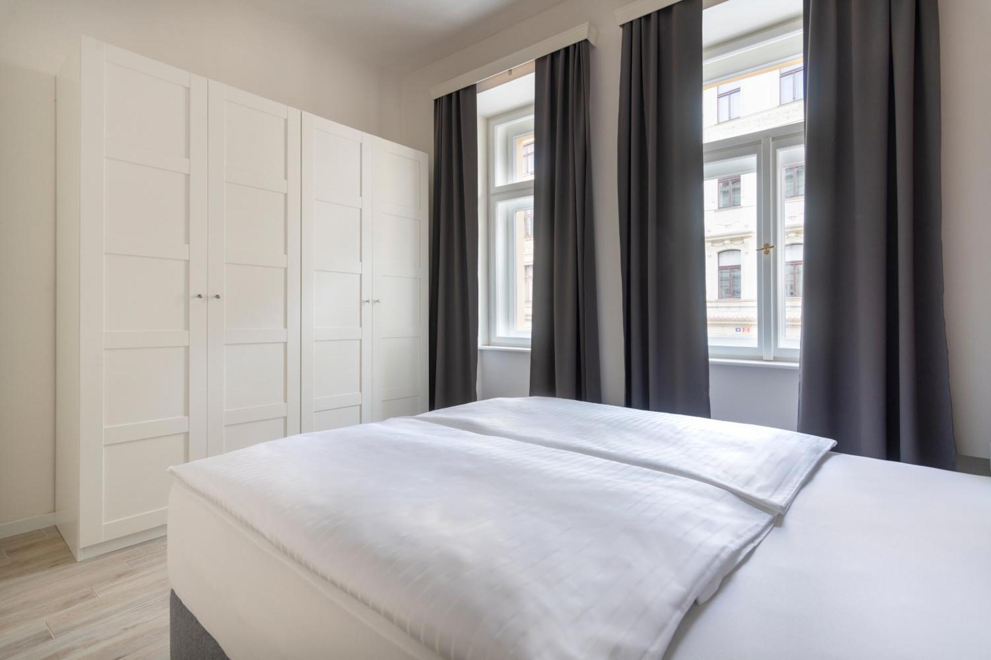 Kinsky Garden Apartments And Suites By Dwellfort Praga Cameră foto