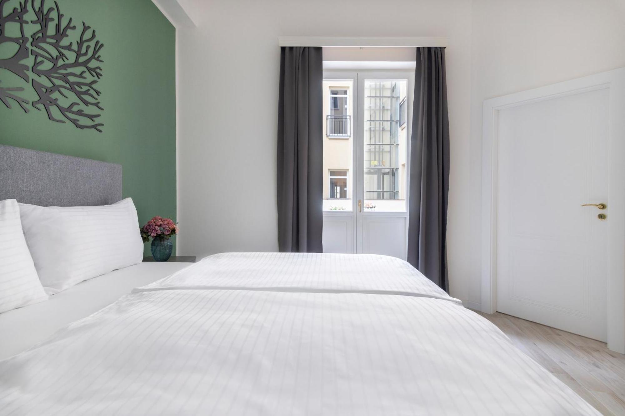Kinsky Garden Apartments And Suites By Dwellfort Praga Cameră foto