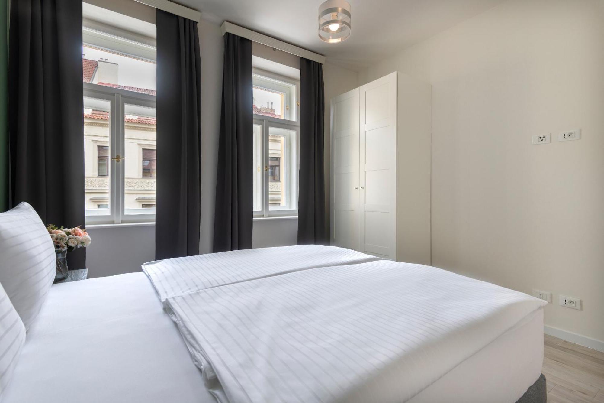 Kinsky Garden Apartments And Suites By Dwellfort Praga Cameră foto